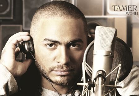 Le Concert Dazzling de Tamer Hosny: Une Nuit Électrique au Caire !